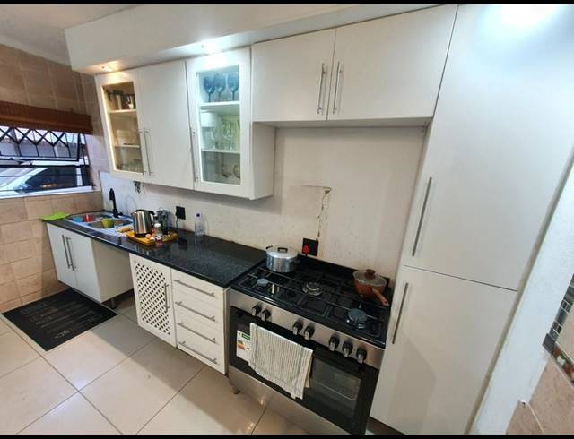 5 BEDROOM HOUSE FOR SALE IN THE ORCHARDS